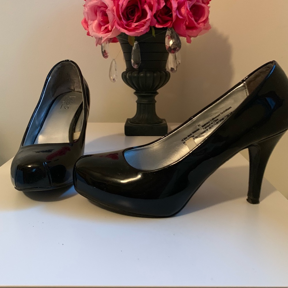 Mossimo black shoes